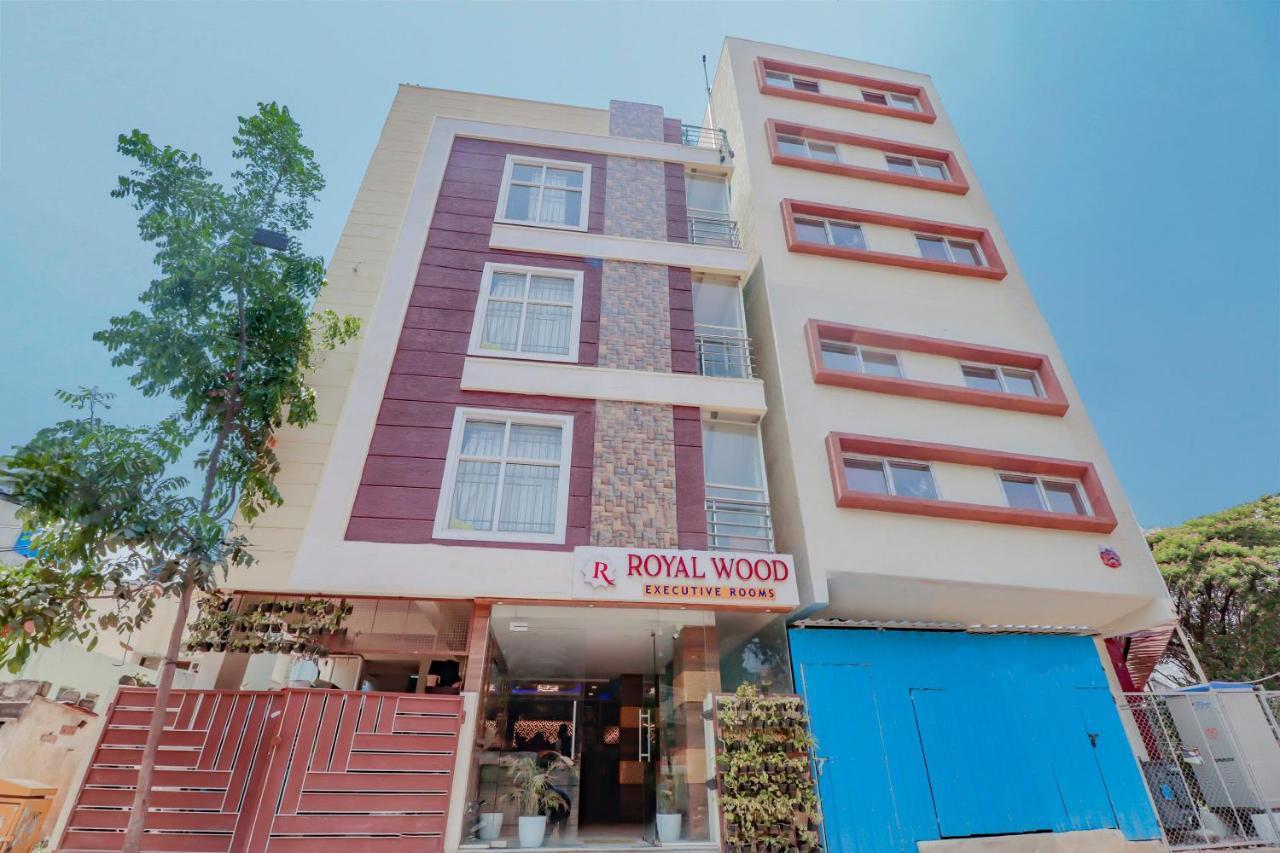 Oyo Flagship 80044 Royal Wood Deluxe Бангалор Екстериор снимка